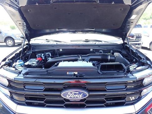 Used 2025 Ford Expedition Platinum AWD/4WD image 16