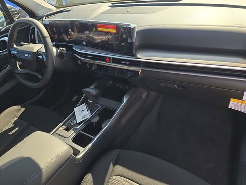 New 2026 Kia Sorento LX FWD image 11