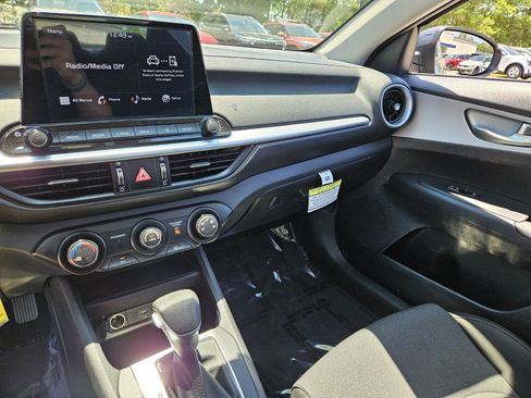 Used 2024 Kia Forte LXS w/ LXS Technology Package FWD image 19