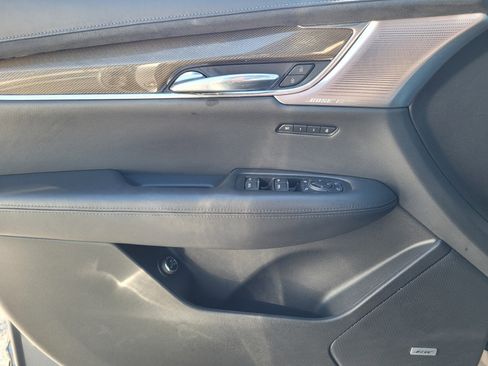 Used 2022 Cadillac XT6 Premium Luxury w/ Platinum Package image 22