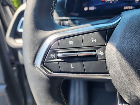 Used 2025 Chevrolet Traverse LT image 30