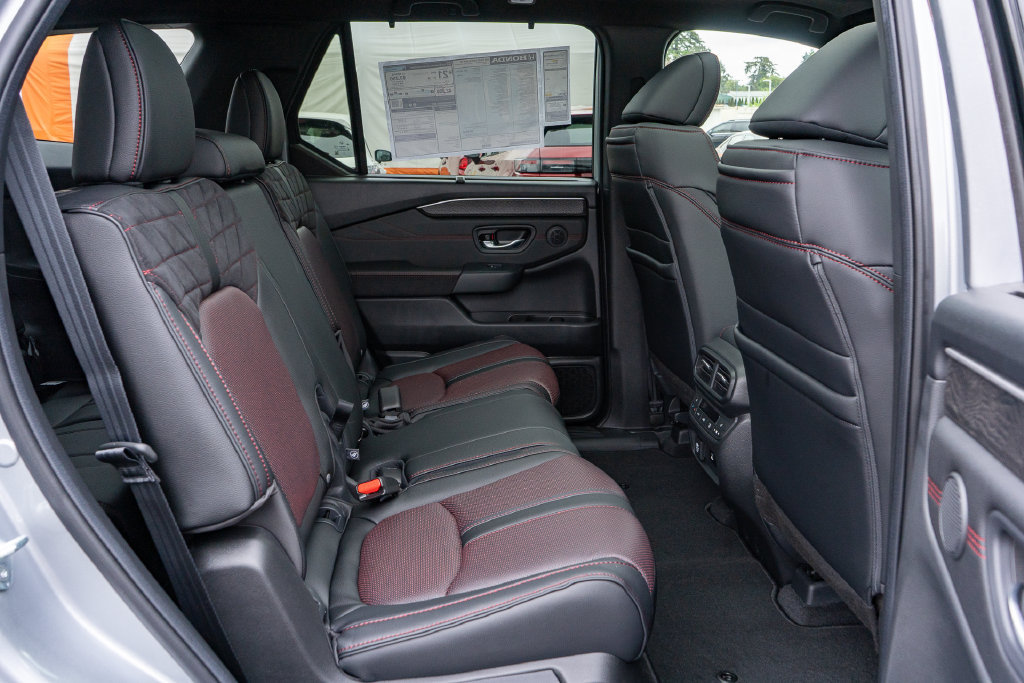 New 2026 Honda Pilot Black Edition image 15