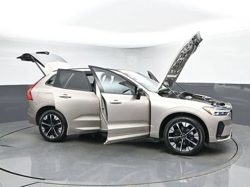 New 2026 Volvo XC60 B5 Plus w/ Protection Package Premier AWD/4WD image 52