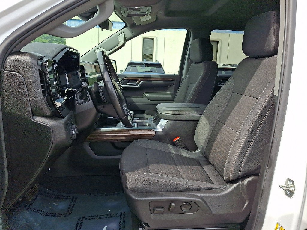 Used 2025 Chevrolet Silverado 1500 RST w/ Z71 Off-Road Package AWD/4WD image 14