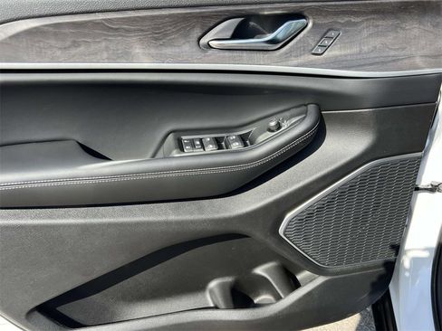 New 2025 Jeep Grand Cherokee Limited image 11