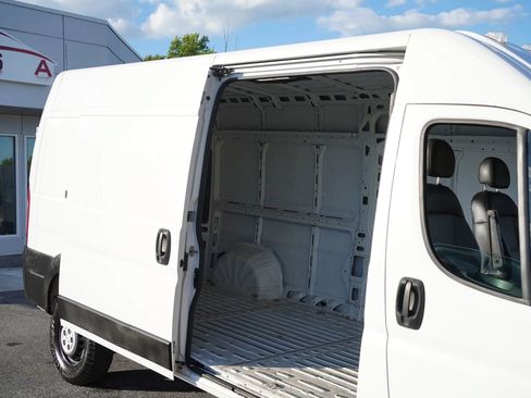 Used 2024 RAM ProMaster 2500 w/ Convenience Group FWD image 14
