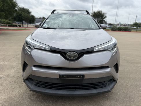 Used 2019 Toyota C-HR LE FWD image 2