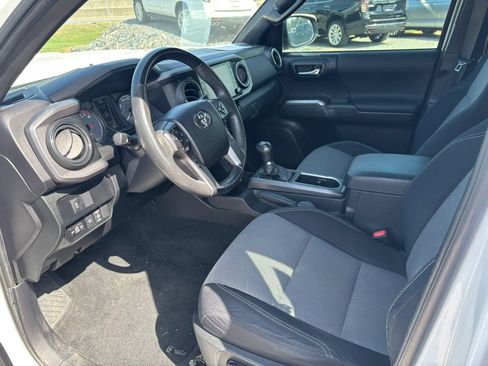 Used 2021 Toyota Tacoma TRD Sport w/ Technology Package AWD/4WD image 11