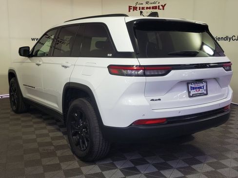 Used 2024 Jeep Grand Cherokee Altitude AWD/4WD image 4