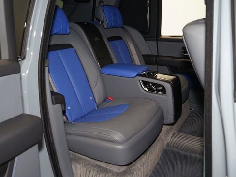 Used 2023 Rolls-Royce Cullinan Black Badge w/ Driver's Package image 25