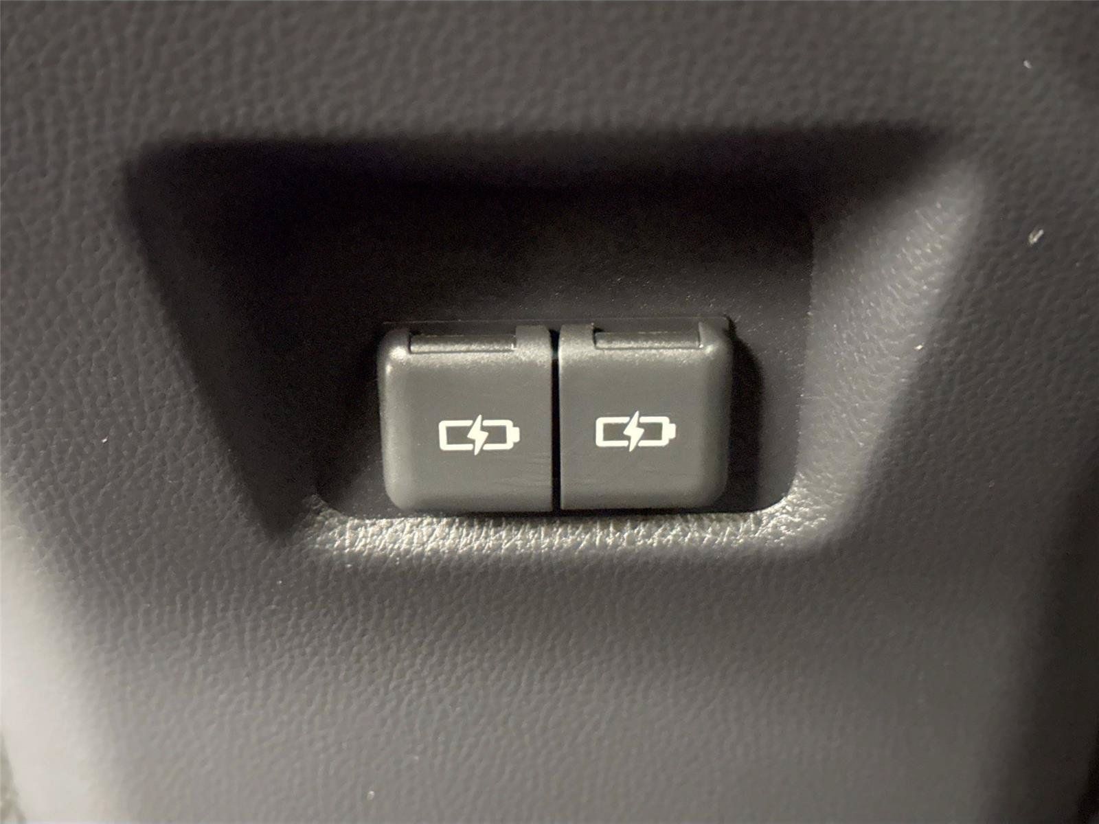 Certified 2025 Toyota RAV4 XLE FWD image 34