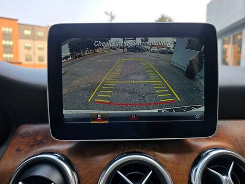 Used 2020 Mercedes-Benz GLA 250 4MATIC image 24
