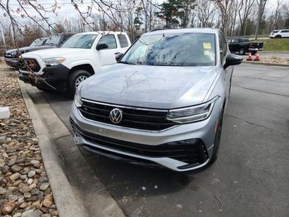 Used 2024 Volkswagen Tiguan SE R-Line