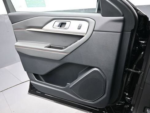 New 2026 Ford Explorer Active w/ Active Comfort Package image 15