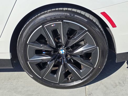 Used 2023 BMW 740i image 30