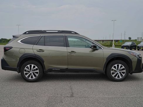 Used 2025 Subaru Outback Premium AWD/4WD image 5