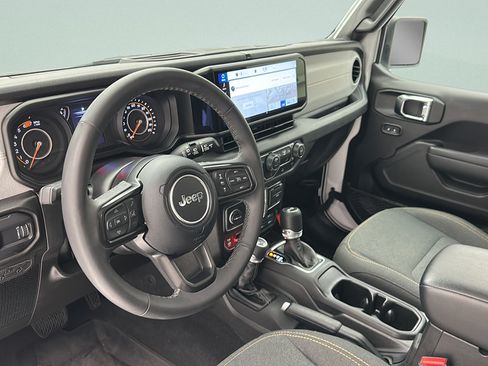 Used 2025 Jeep Wrangler Unlimited Sport AWD/4WD image 12