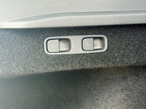 Used 2025 Tesla Model Y Long Range AWD/4WD image 13