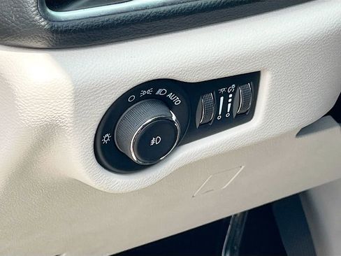 Used 2022 Chrysler Pacifica Limited FWD image 10