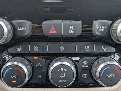 Used 2019 RAM 2500 Laramie image 24