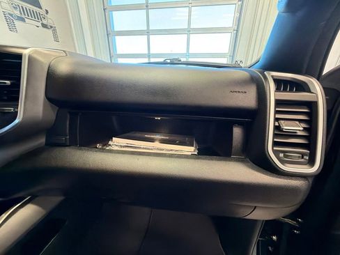 Used 2023 RAM 1500 Big Horn AWD/4WD image 33