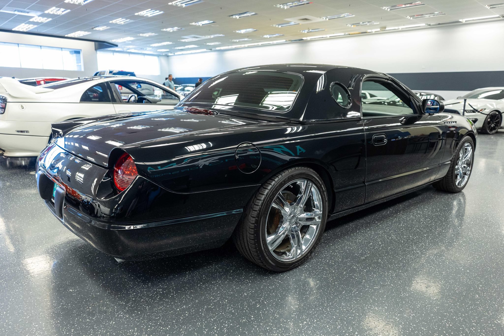 Used 2002 Ford Thunderbird RWD image 4