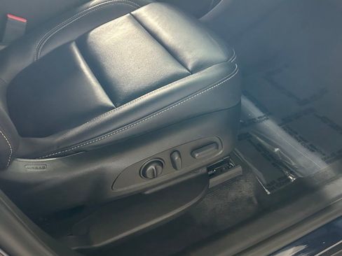 Used 2023 Chevrolet Traverse LT image 26