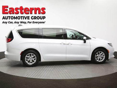 Used 2023 Chrysler Voyager LX image 44