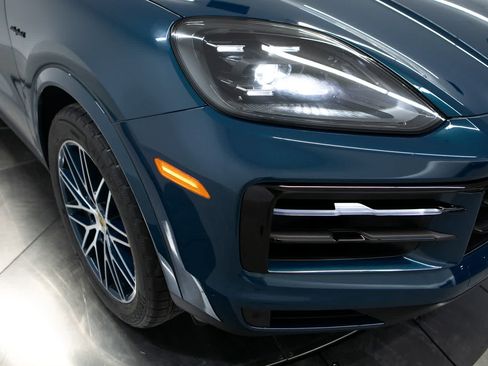 Certified 2024 Porsche Cayenne Coupe AWD/4WD image 12