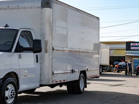 Used 2021 GMC Savana 3500 Extended w/ Power Convenience Package RWD image 6