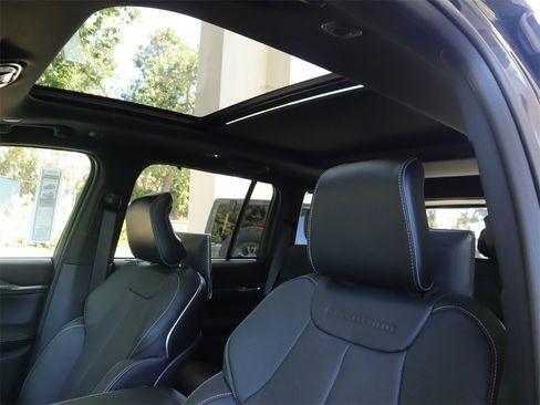 New 2023 Jeep Grand Cherokee Overland w/ Luxury Tech Group IV image 20