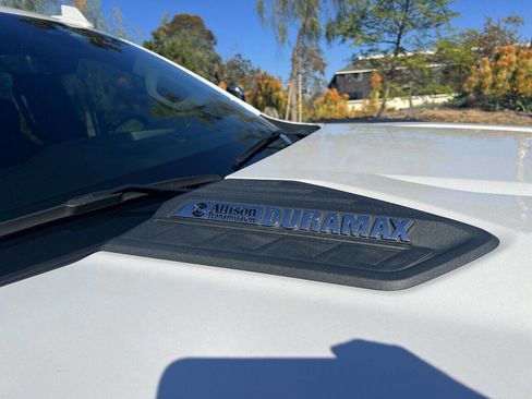 Used 2021 Chevrolet Silverado 2500 LTZ w/ LTZ Premium Package image 8