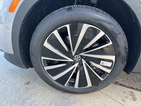 New 2025 Volkswagen ID.4 Pro image 26