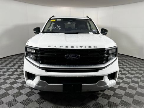 Used 2025 Ford Expedition Platinum AWD/4WD image 2