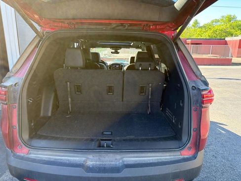 Used 2023 Chevrolet Traverse LT w/ LT Premium Package AWD/4WD image 21