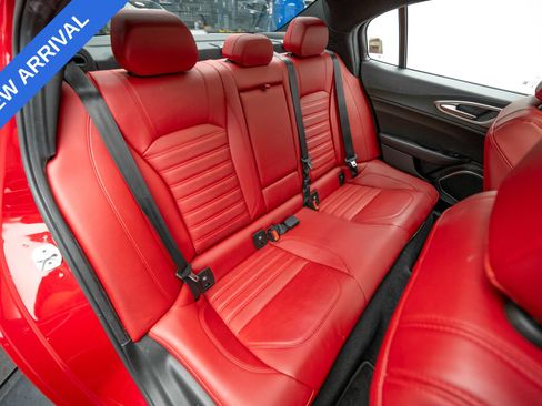 Used 2023 Alfa Romeo Giulia Veloce AWD/4WD image 15
