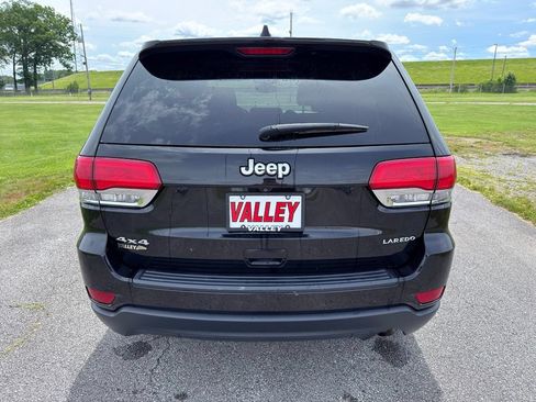Used 2017 Jeep Grand Cherokee Laredo AWD/4WD image 11