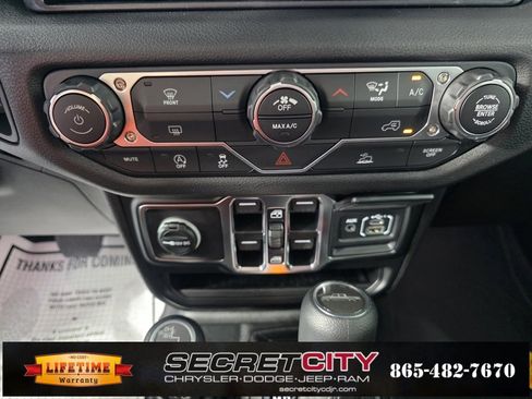 New 2025 Jeep Gladiator Sport image 22