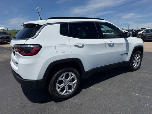 Used 2024 Jeep Compass Latitude AWD/4WD image 4