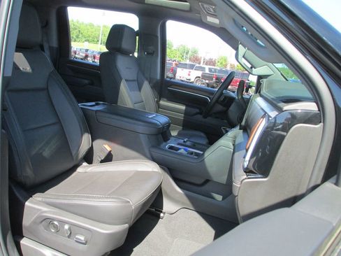 Used 2024 GMC Sierra 2500 Denali w/ Denali Reserve Package AWD/4WD image 25