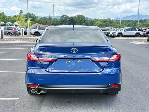 Used 2025 Toyota Camry SE FWD image 3
