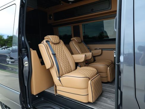 Used 2022 Mercedes-Benz Sprinter 2500 image 11