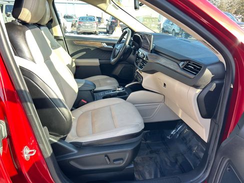 Certified 2020 Ford Escape Titanium image 18