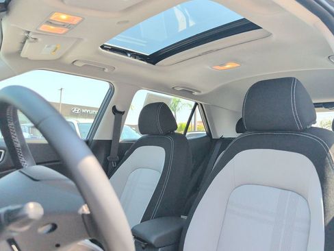 Used 2026 Hyundai Venue SEL FWD image 23