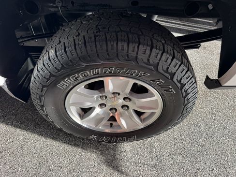Used 2018 Chevrolet Silverado 1500 LT w/ LT Convenience Package AWD/4WD image 14