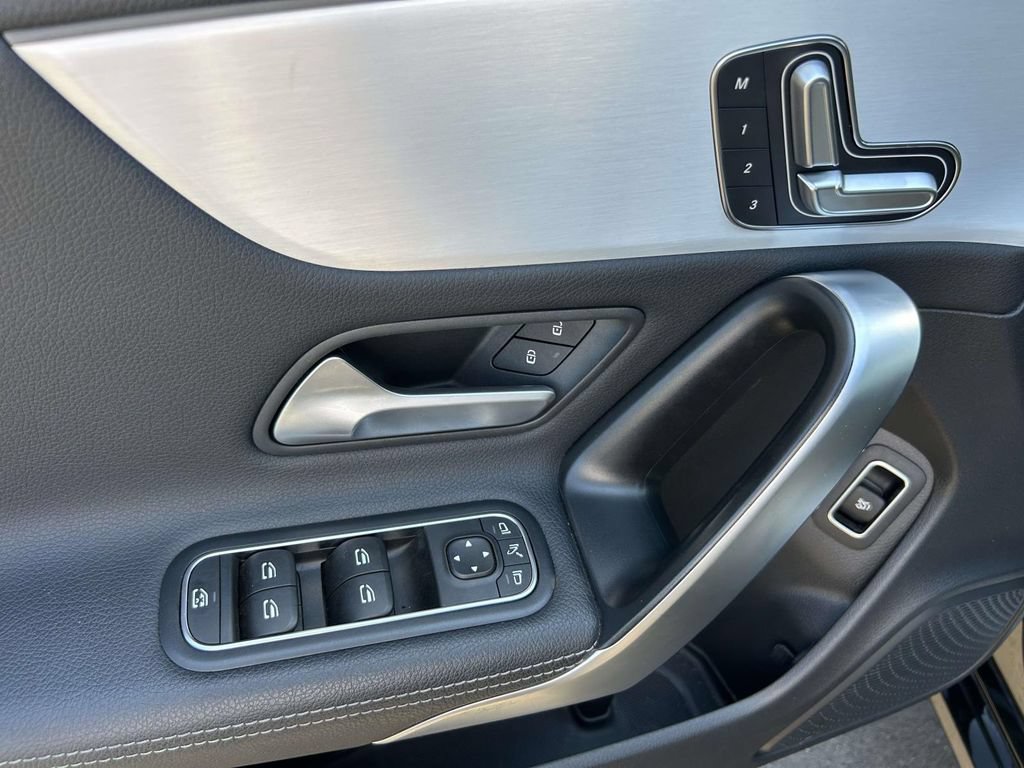 Used 2025 Mercedes-Benz CLA 250 image 14