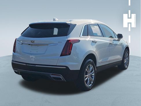 Used 2022 Cadillac XT5 Premium Luxury w/ LPO, Floor Liner Package FWD image 4