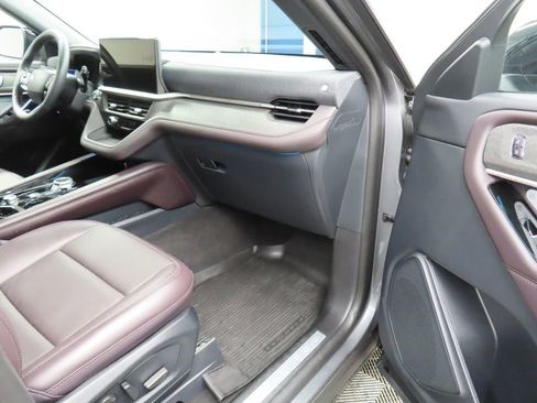 Used 2026 Ford Explorer Platinum AWD/4WD image 37