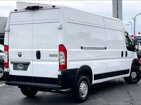 Used 2025 RAM ProMaster 2500 w/ Convenience Group FWD image 12