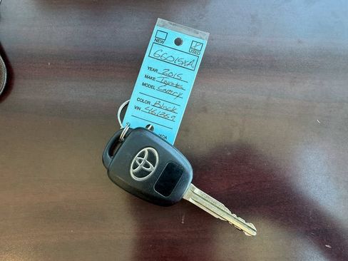 Used 2015 Toyota Camry LE FWD image 17